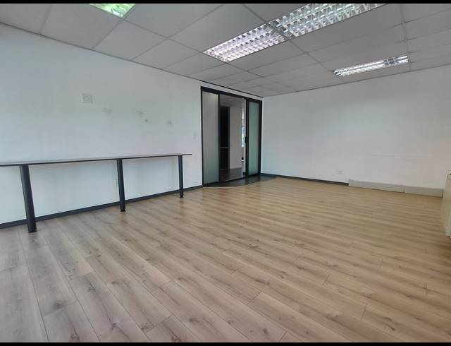 160M² OFFICE TO LET IN BRYANSTON